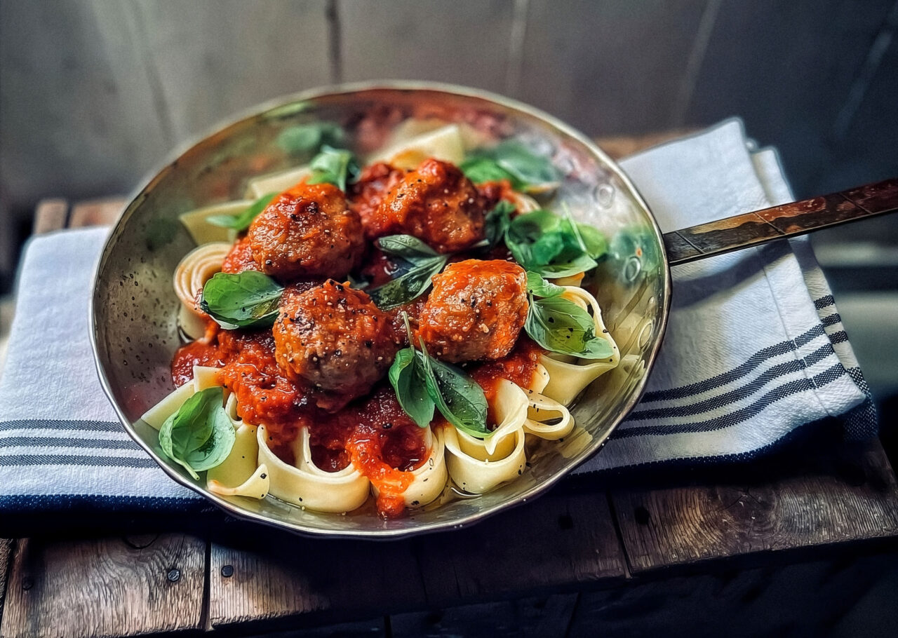 Polpette al sugo. Italienska köttbullar i tomatsås